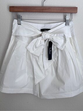 Lulu's Women’s White Tie-Front Women's Shorts Size S NWT